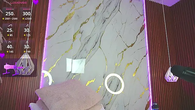 Snapshot of haylie_ chatting on January 2025 05:23:01 AM haylie online show from January 2025 05:23:01 AM