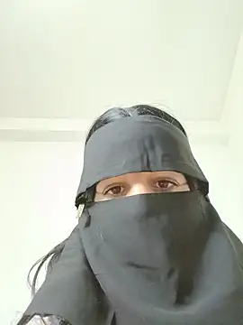 Snapshot of KHALIJIA-ARABIA-couple chatting on November 2025 08:08:01 PM KHALIJIA-ARABIA-couple online show from November 2025 08:08:01 PM