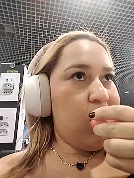 MinaBoss online show from September 2025 01:17:02 AM