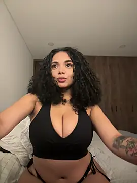 Snapshot of Mariecurl chatting on December 2024 02:31:02 PM Mariecurl online show from December 2024 02:31:02 PM