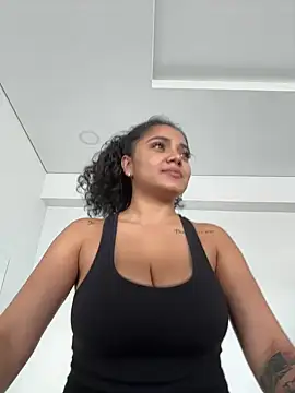 Snapshot of Mariecurl chatting on December 2024 03:31:02 PM Mariecurl online show from December 2024 03:31:02 PM