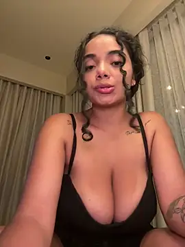 Snapshot of Mariecurl chatting on January 2025 03:50:02 AM Mariecurl online show from January 2025 03:50:02 AM