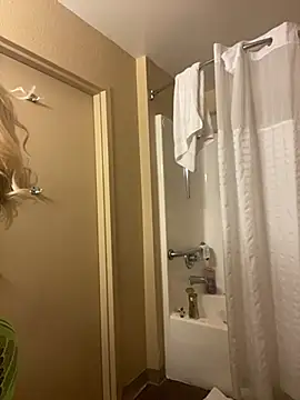 SlimBeenBadd1981 online show from December 2024 01:55:02 PM