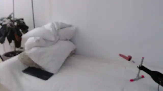 MIYESSI online show from April 2026 07:19:01 PM