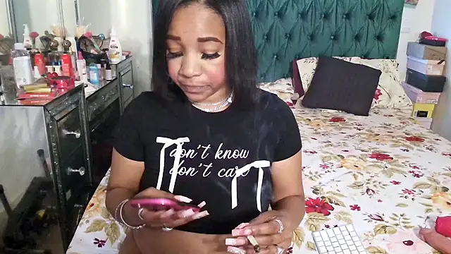 Snapshot of YasmineMinaj chatting on September 2025 09:38:01 PM YasmineMinaj online show from September 2025 09:38:01 PM