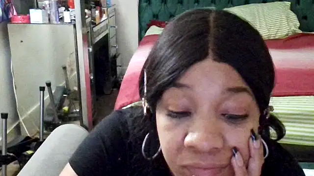 Snapshot of YasmineMinaj chatting on October 2025 03:29:02 AM YasmineMinaj online show from October 2025 03:29:02 AM