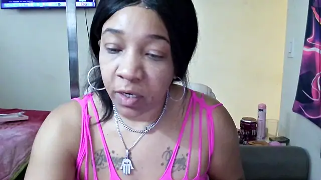 Snapshot of YasmineMinaj chatting on November 2025 03:22:01 PM YasmineMinaj online show from November 2025 03:22:01 PM