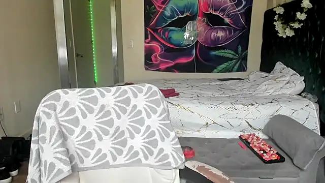 Snapshot of YasmineMinaj chatting on April 2026 04:59:02 PM YasmineMinaj online show from April 2026 04:59:02 PM