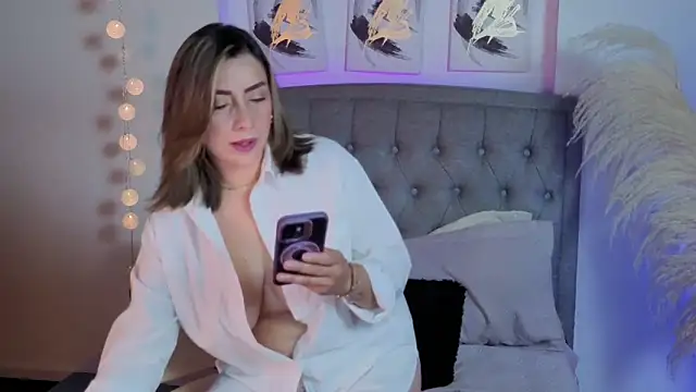 Isabella lt online show from September 2025 11:25:01 AM