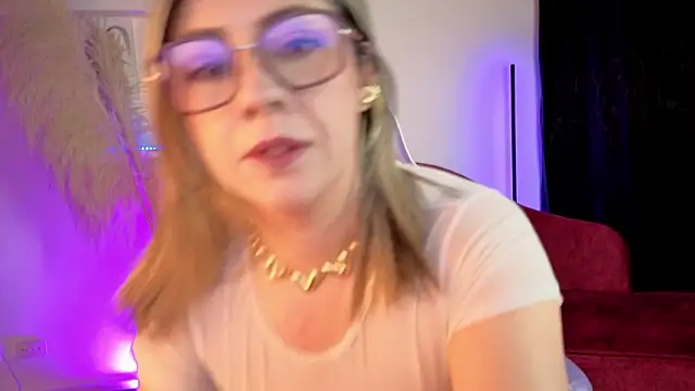 Isabella lt online show from March 2026 10:21:02 AM