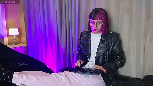 Snapshot of tati_cardenas chatting on March 2025 04:38:01 AM tati cardenas online show from March 2025 04:38:01 AM