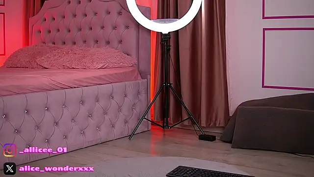 Abbela White online show from November 2025 06:34:01 AM