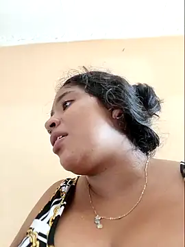 Snapshot of moncerrat_luna chatting on December 2024 08:09:01 PM moncerrat luna online show from December 2024 08:09:01 PM