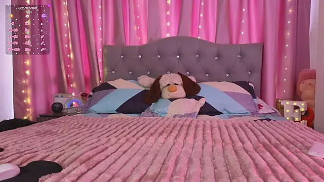 Emiily Scott1 online show from March 2025 01:32:02 PM