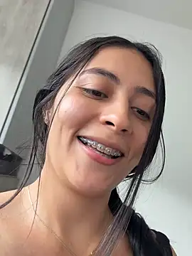 Sophie  Foxxx online show from May 2026 09:35:02 PM