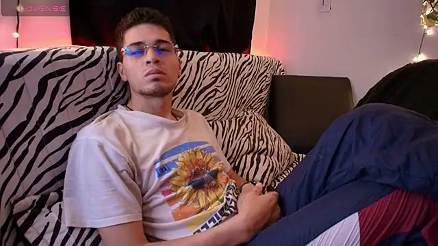 kisstarxxx online show from February 2026 07:38:02 AM