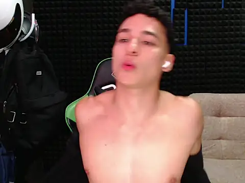 Snapshot of Curly_Angel24 chatting on October 2025 01:14:02 AM Curly Angel24 online show from October 2025 01:14:02 AM