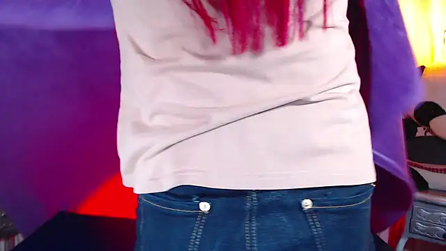 Snapshot of IsabelaLatina chatting on October 2025 06:17:01 PM IsabelaLatina online show from October 2025 06:17:01 PM