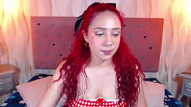 Snapshot of IsabelaLatina chatting on November 2025 08:00:01 PM IsabelaLatina online show from November 2025 08:00:01 PM