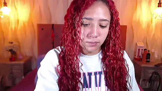 Snapshot of IsabelaLatina chatting on January 2026 10:01:02 PM IsabelaLatina online show from January 2026 10:01:02 PM