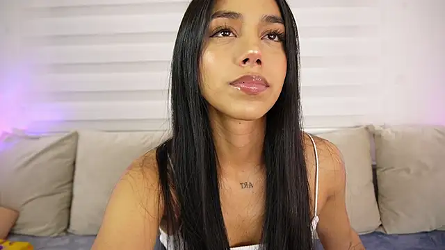 Snapshot of Ariadna5 chatting on February 2025 04:11:01 AM Ariadna5 online show from February 2025 04:11:01 AM