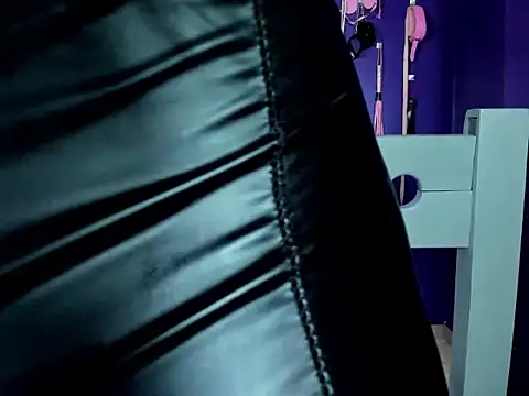 Sunny n Mia online show from December 2024 01:22:01 PM