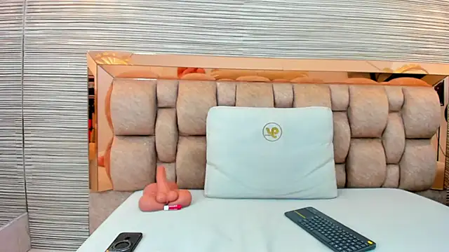 maryy campbell  online show from September 2025 07:50:02 PM