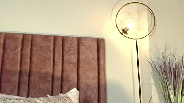 NoraDasilva online show from November 2025 04:58:02 PM