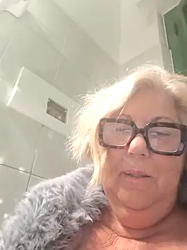 Snapshot of Merilulla chatting on April 2026 12:43:02 AM Merilulla online show from April 2026 12:43:02 AM