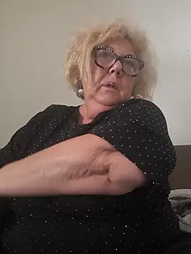 Snapshot of Merilulla chatting on May 2026 01:51:02 PM Merilulla online show from May 2026 01:51:02 PM