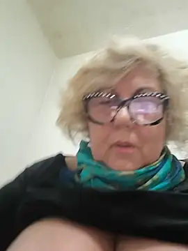 Snapshot of Merilulla chatting on May 2026 01:03:02 AM Merilulla online show from May 2026 01:03:02 AM