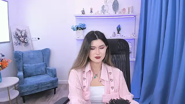 AnneTLi online show from November 2025 07:26:01 PM