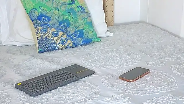 KeryHillson online show from October 2025 11:47:01 AM