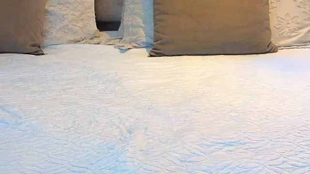 KeryHillson online show from November 2025 02:28:01 PM