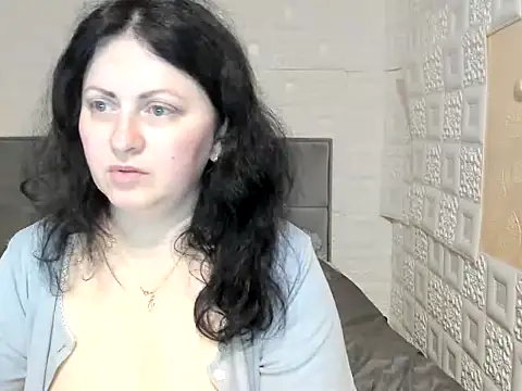 Lillian2 online show from March 2025 06:09:01 AM