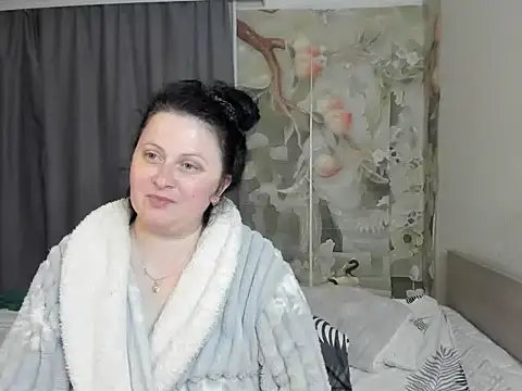 Lillian2 online show from May 2026 08:48:02 PM