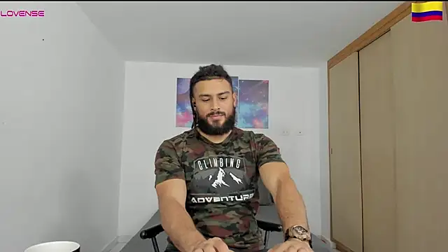 Snapshot of Louis_marley__ chatting on December 2024 10:31:01 PM Louis marley online show from December 2024 10:31:01 PM