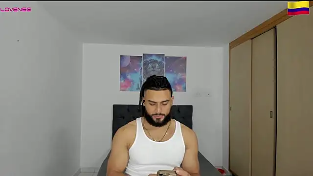 Snapshot of Louis_marley__ chatting on December 2024 11:20:02 PM Louis marley online show from December 2024 11:20:02 PM