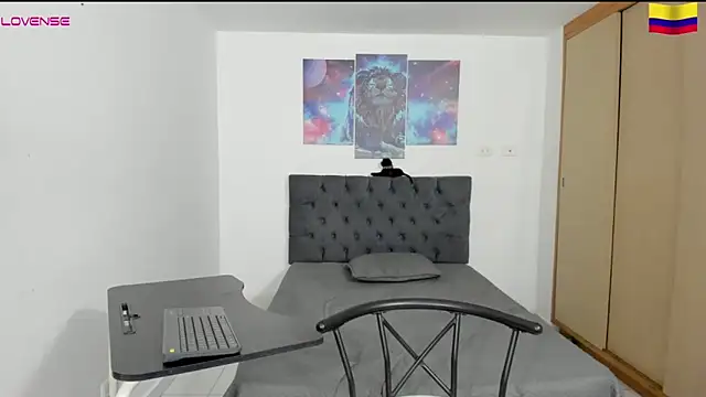 Snapshot of Louis_marley__ chatting on December 2024 12:43:02 AM Louis marley online show from December 2024 12:43:02 AM