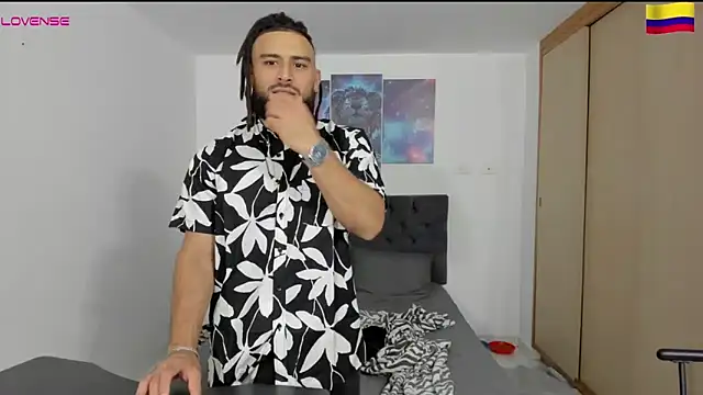 Snapshot of Louis_marley__ chatting on December 2024 01:15:02 AM Louis marley online show from December 2024 01:15:02 AM