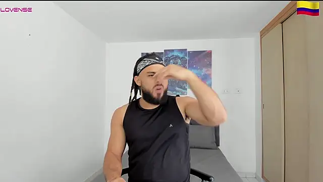 Snapshot of Louis_marley__ chatting on December 2024 06:48:01 PM Louis marley online show from December 2024 06:48:01 PM