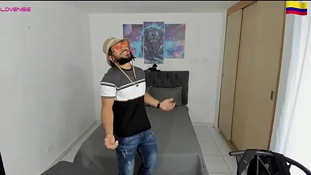 Snapshot of Louis_marley__ chatting on December 2024 10:01:01 PM Louis marley online show from December 2024 10:01:01 PM