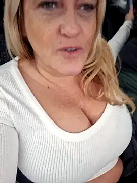 Isabellaa04 online show from December 2025 01:07:01 PM