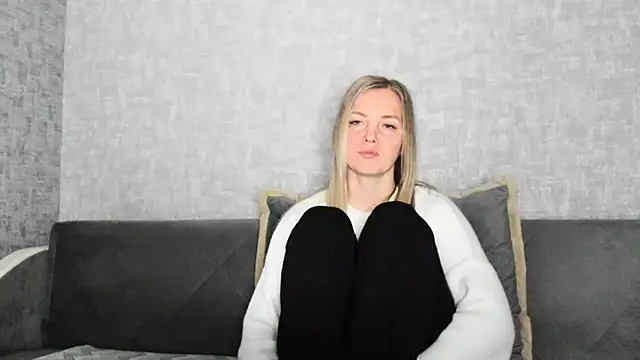 iam Venus online show from April 2026 08:57:02 PM