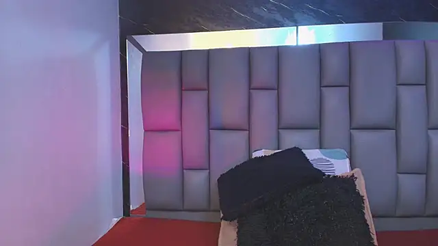 Snapshot of _MiaBrown_ chatting on November 2025 12:04:02 PM MiaBrown online show from November 2025 12:04:02 PM