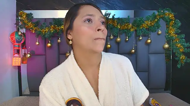 Snapshot of _MiaBrown_ chatting on December 2025 12:10:01 PM MiaBrown online show from December 2025 12:10:01 PM