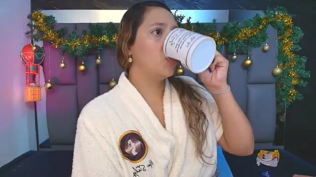 Snapshot of _MiaBrown_ chatting on December 2025 12:11:02 PM MiaBrown online show from December 2025 12:11:02 PM