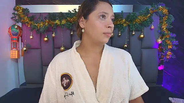 Snapshot of _MiaBrown_ chatting on December 2025 12:11:02 PM MiaBrown online show from December 2025 12:11:02 PM