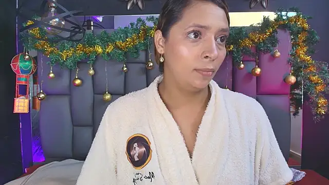 Snapshot of _MiaBrown_ chatting on December 2025 12:23:02 PM MiaBrown online show from December 2025 12:23:02 PM