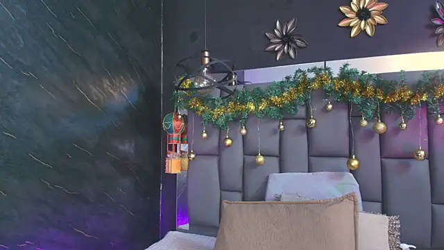 Snapshot of _MiaBrown_ chatting on December 2025 12:02:02 PM MiaBrown online show from December 2025 12:02:02 PM